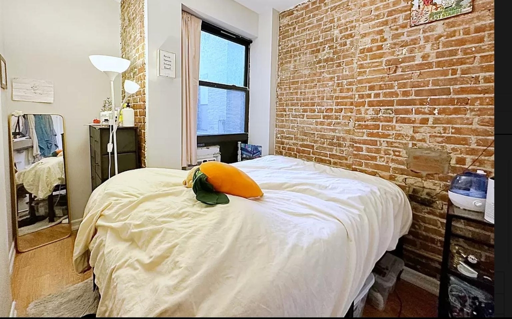 333 W 43rd Street - Photo 2