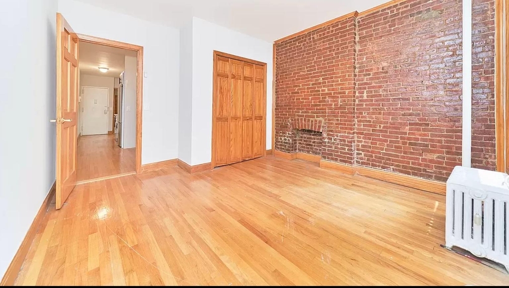 333 W 43rd Street - Photo 1