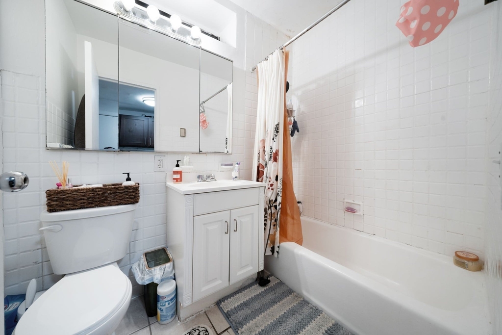 333 W 43rd Street - Photo 4