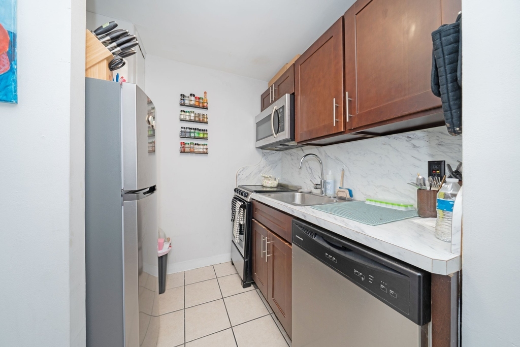 333 W 43rd Street - Photo 5