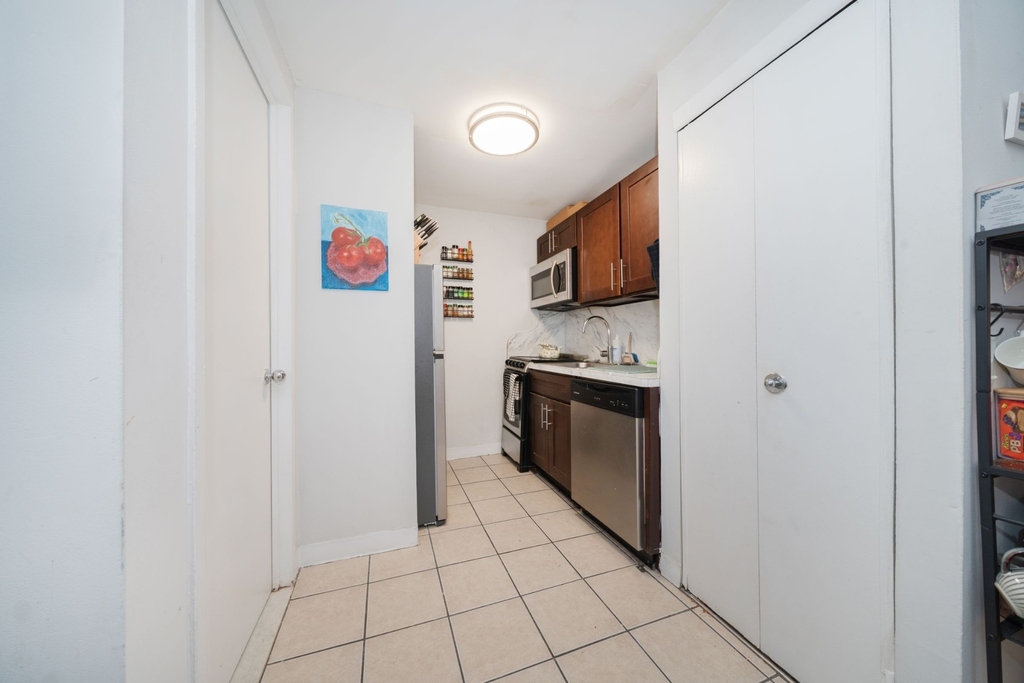 333 W 43rd Street - Photo 6