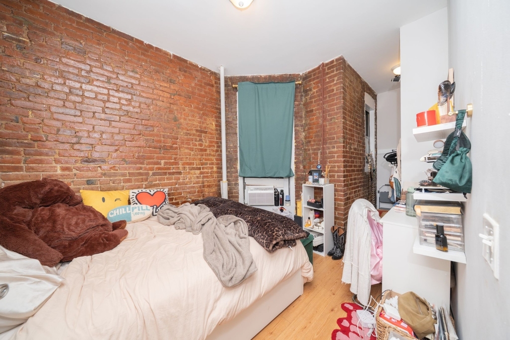 333 W 43rd Street - Photo 12