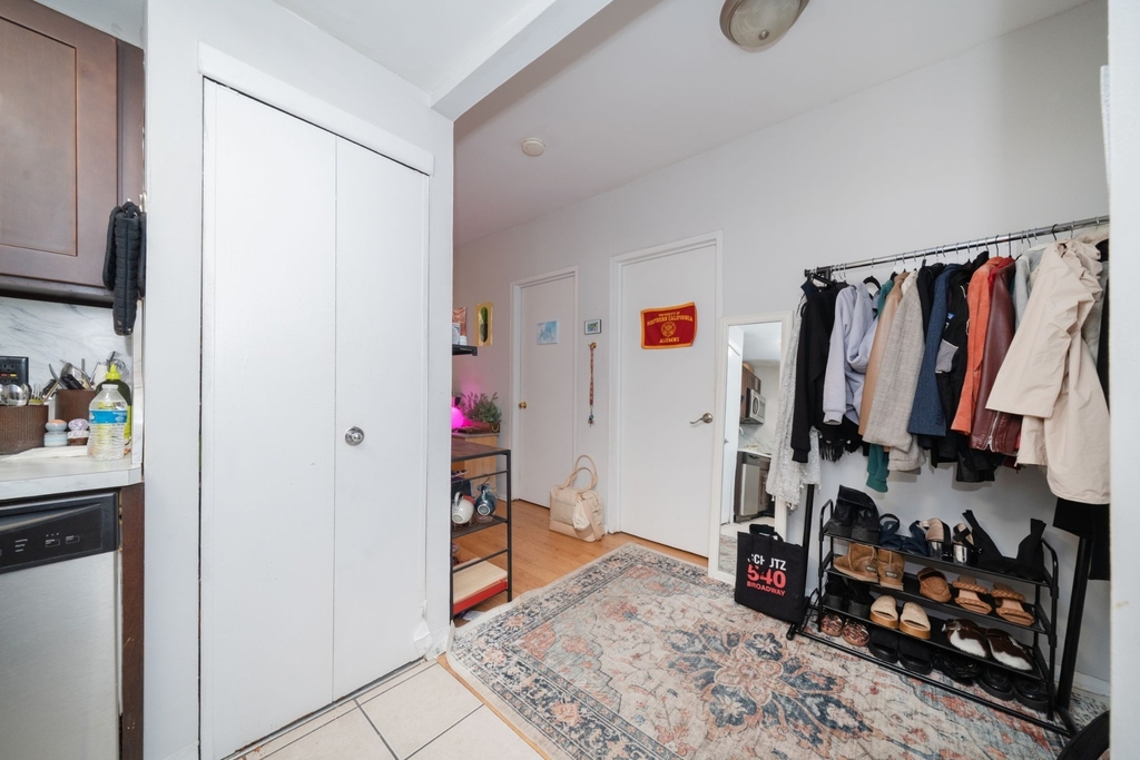 333 W 43rd Street - Photo 7