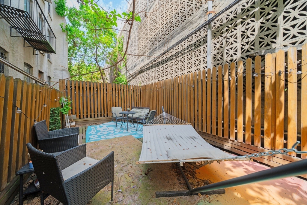 333 W 43rd Street - Photo 2