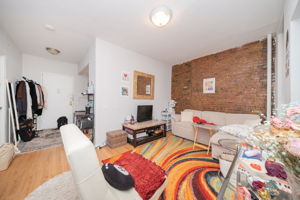 333 W 43rd Street - Photo 8