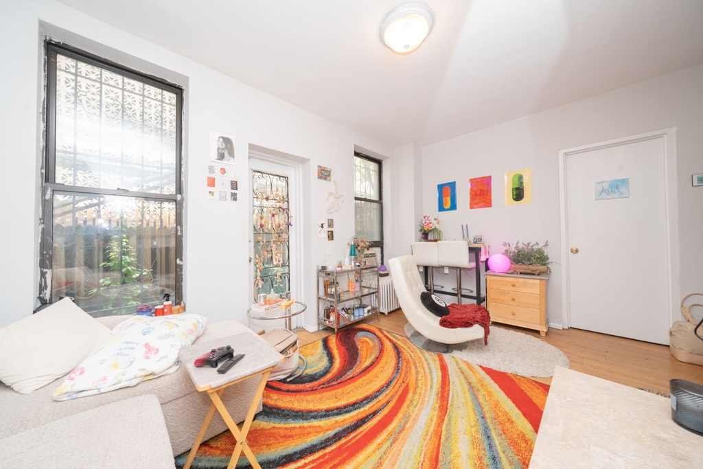 333 W 43rd Street - Photo 9