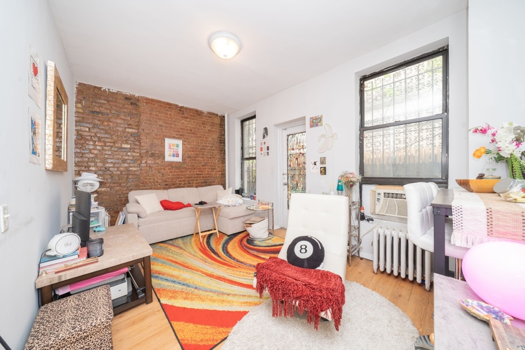 333 W 43rd Street - Photo 3