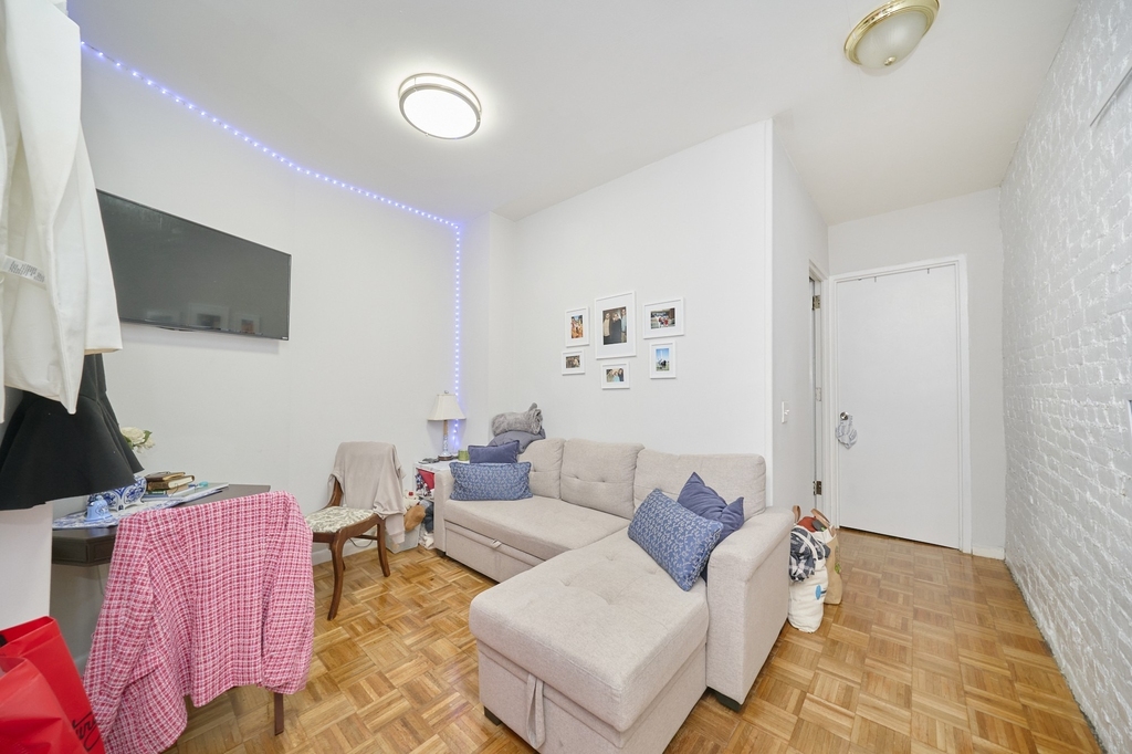 335 W 43rd Street - Photo 1