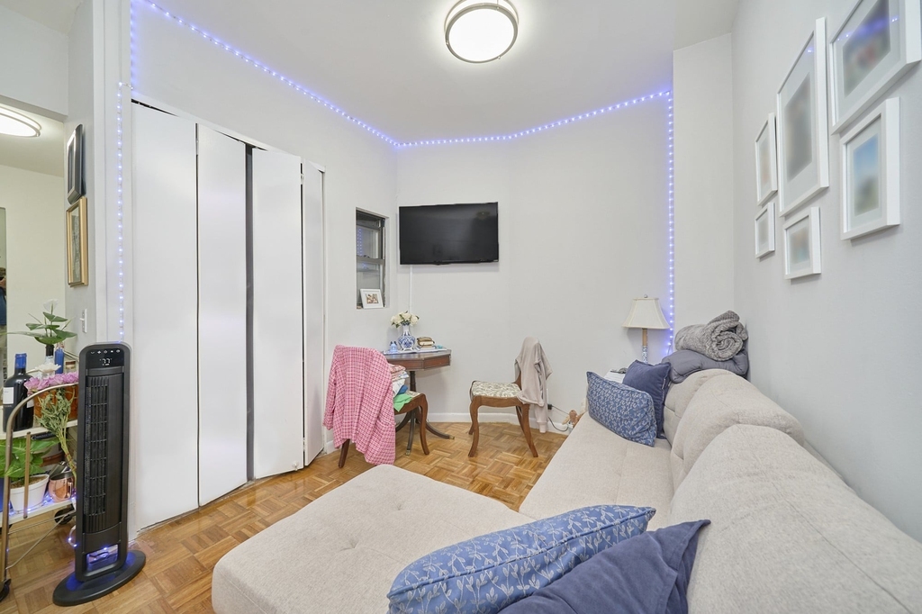 335 W 43rd Street - Photo 0