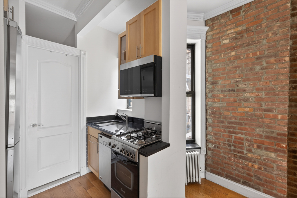245 Mulberry Street - Photo 2
