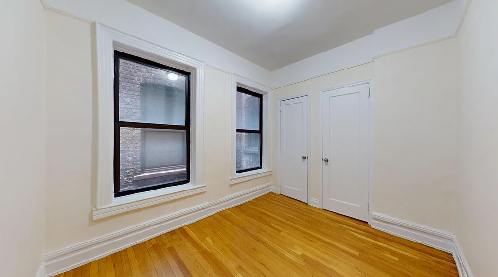 3rd ave & East 12th Street - Photo 3