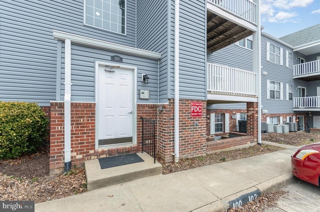 100 Grosvenor Lane - Photo 2