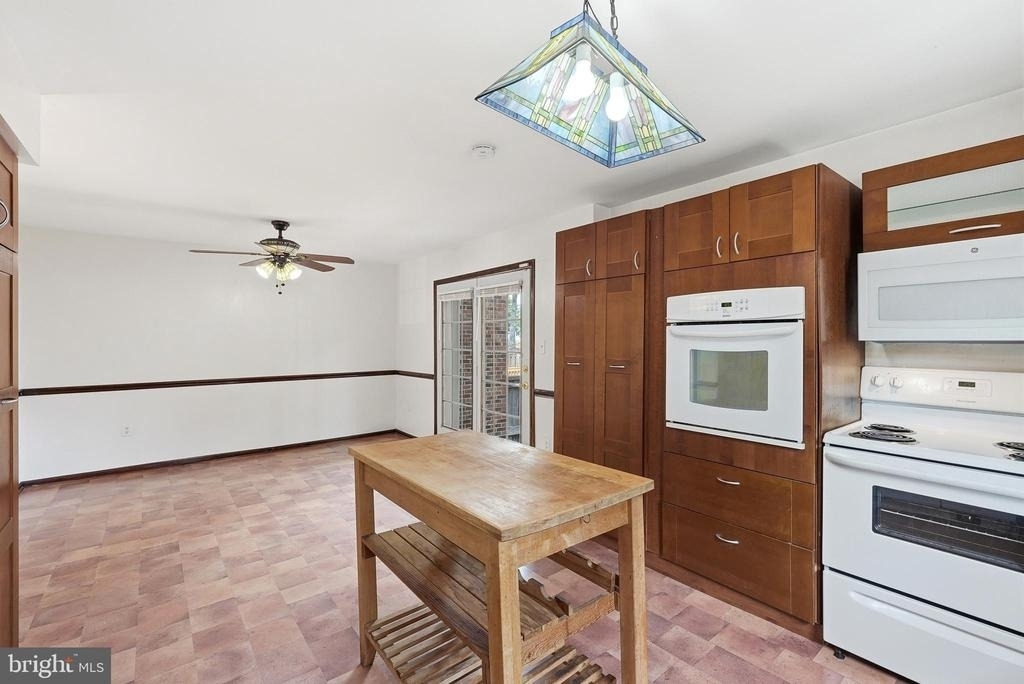 8031 Sleepy View Lane - Photo 18