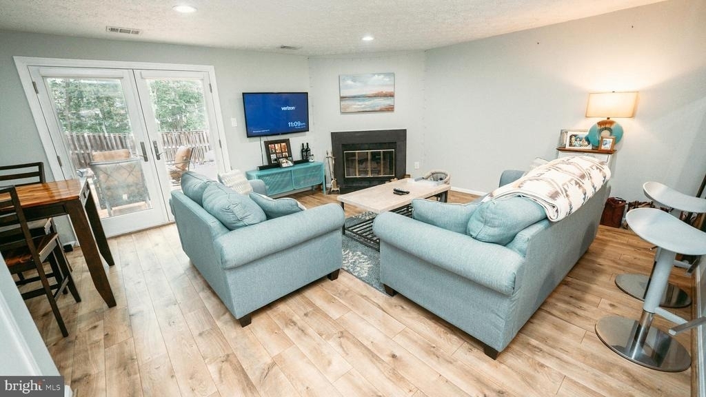 9134 Everett Court - Photo 10