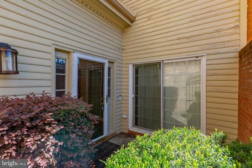 1011 Charles Street - Photo 54