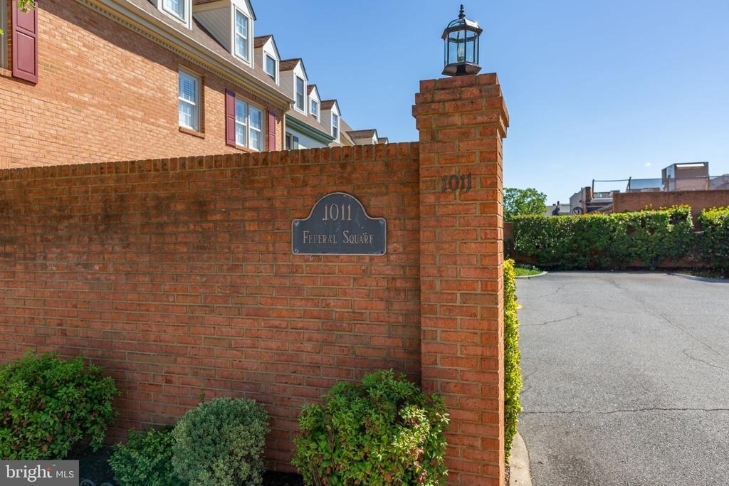 1011 Charles Street - Photo 57