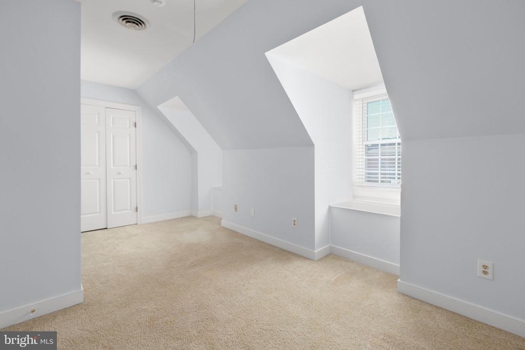 1011 Charles Street - Photo 38