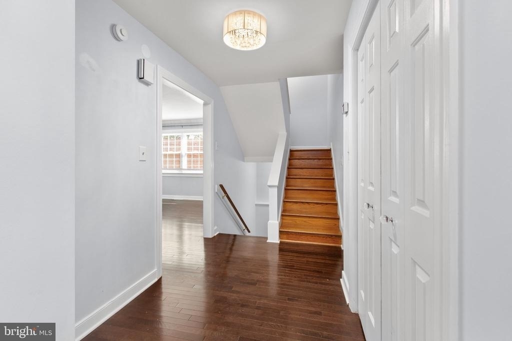 1011 Charles Street - Photo 19