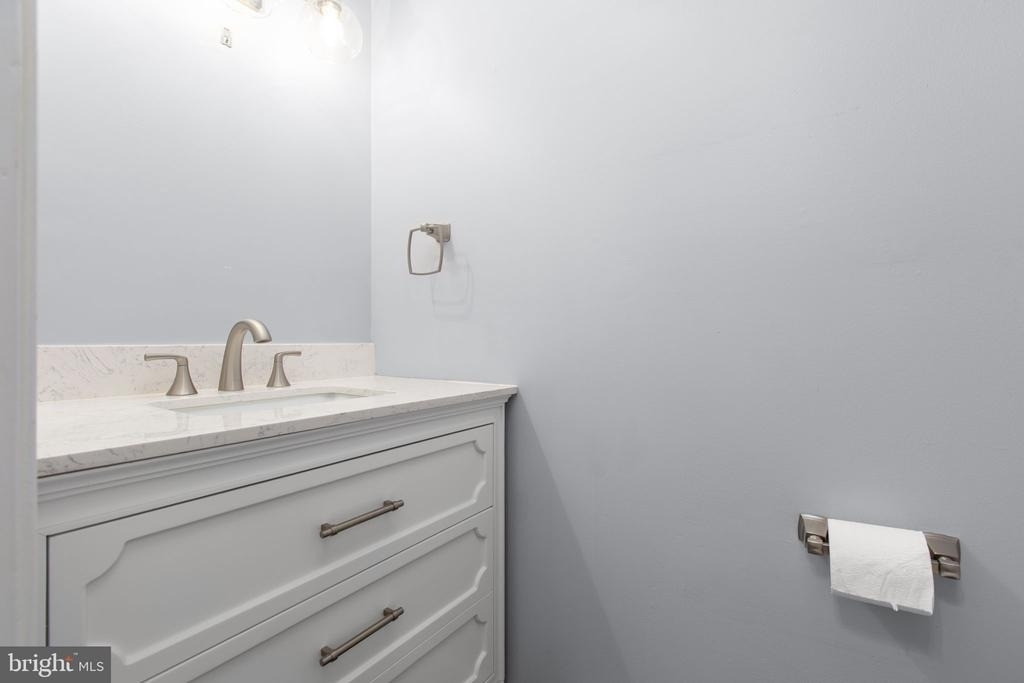 1011 Charles Street - Photo 18