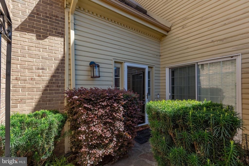 1011 Charles Street - Photo 53