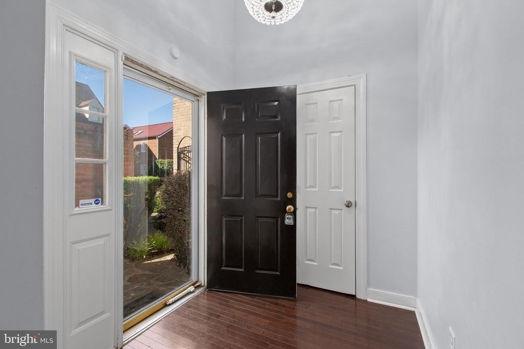 1011 Charles Street - Photo 15