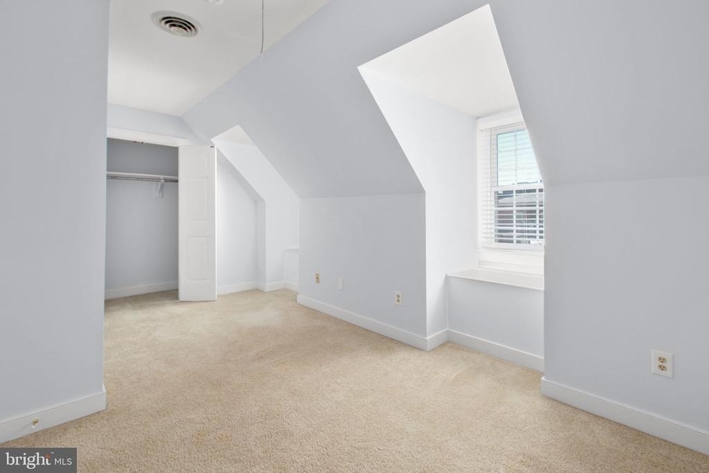 1011 Charles Street - Photo 37