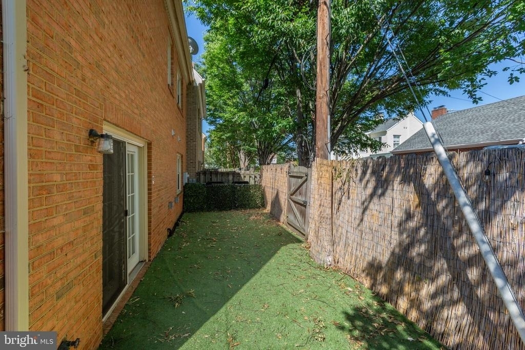 1011 Charles Street - Photo 51