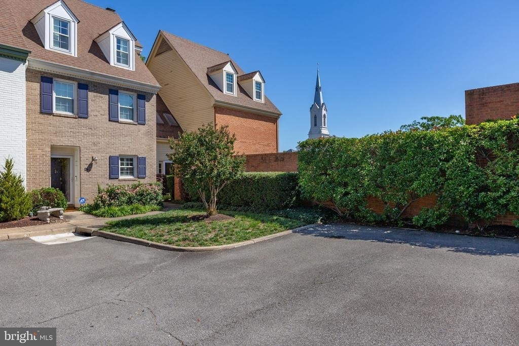 1011 Charles Street - Photo 0