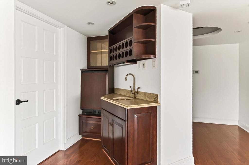 2181 Jamieson Ave - Photo 11