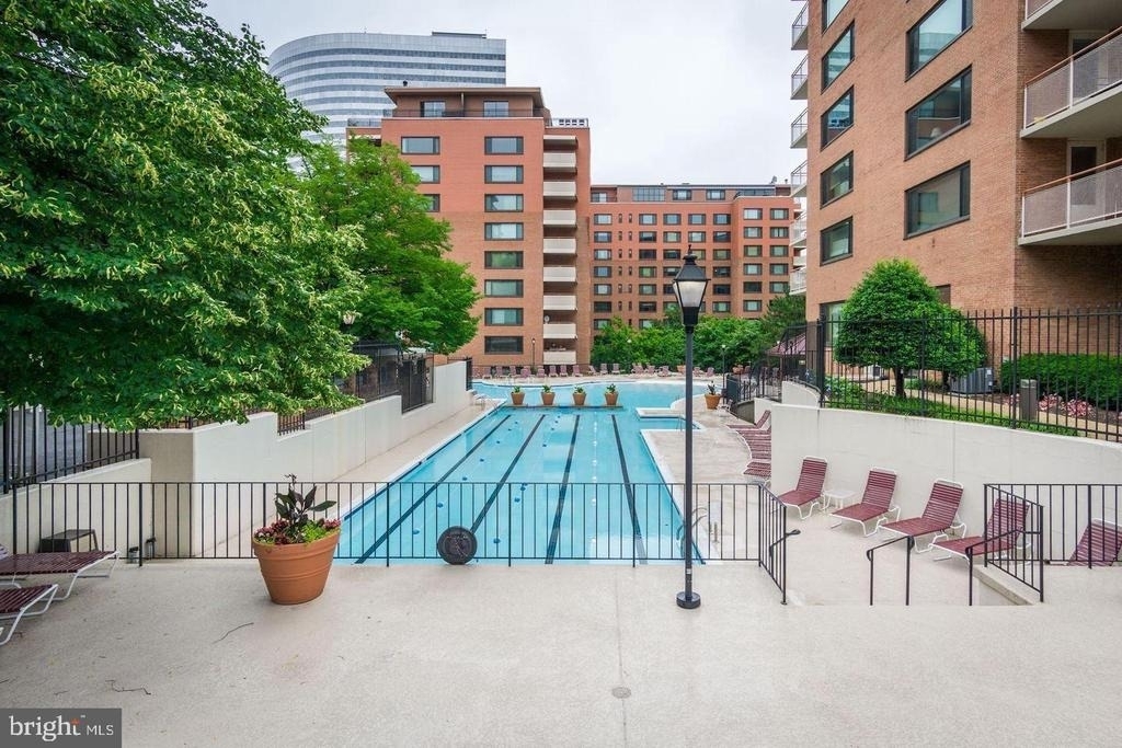 1011 Arlington Boulevard - Photo 32
