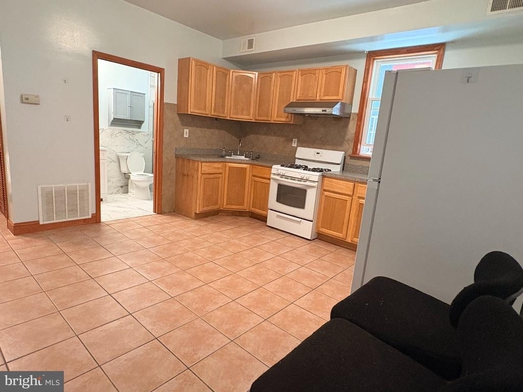 1318 W Girard Avenue - Photo 2