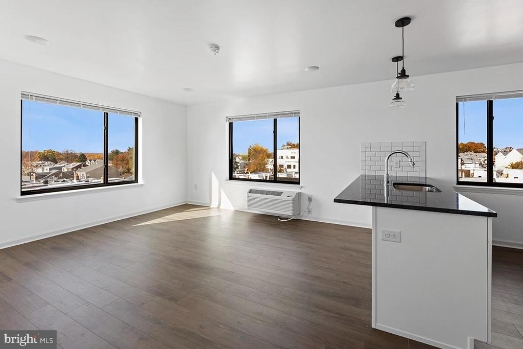 404 404 Fountain St - Photo 4