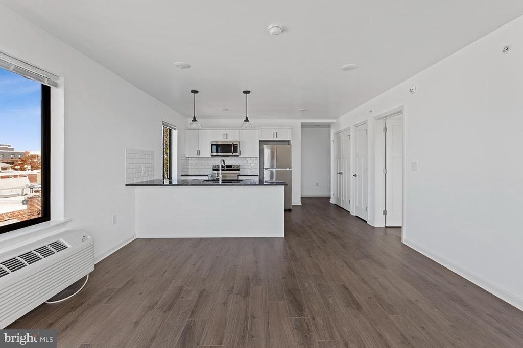 404 404 Fountain St - Photo 2