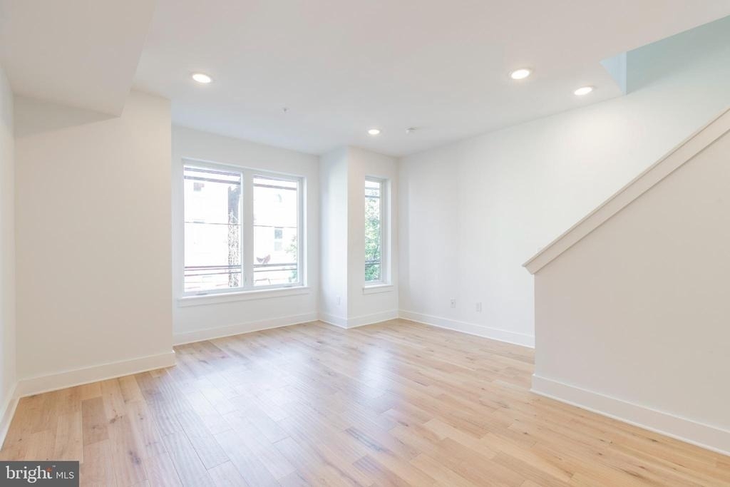 2406 W Master Street - Photo 1