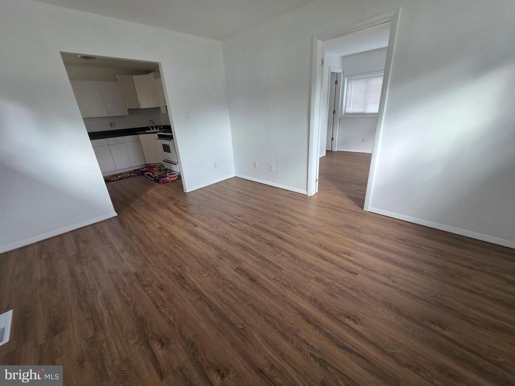 513 W Butler Avenue - Photo 3