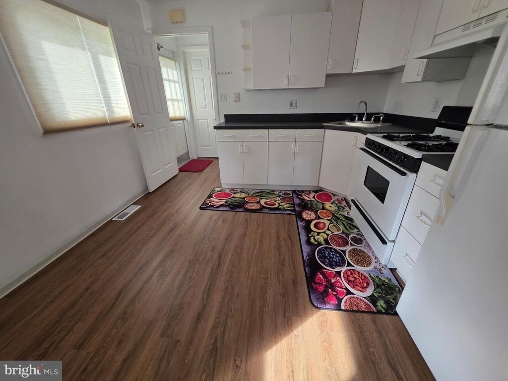 513 W Butler Avenue - Photo 16