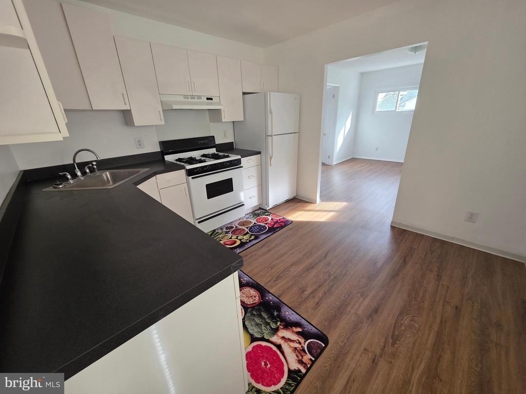 513 W Butler Avenue - Photo 0