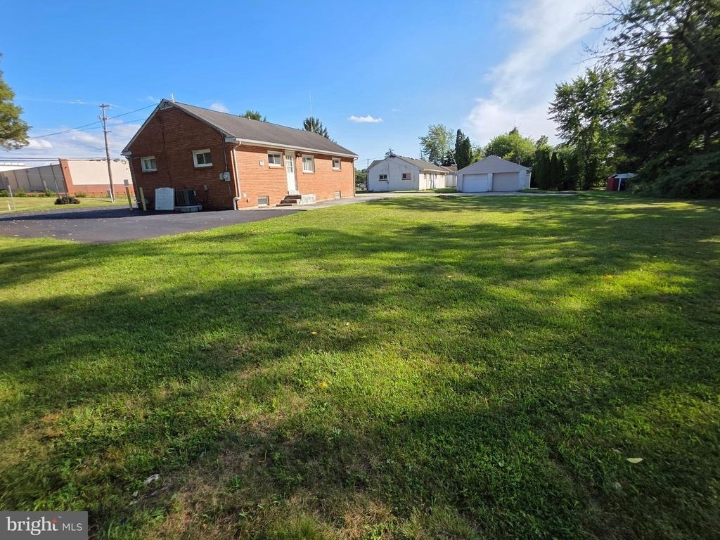 513 W Butler Avenue - Photo 12
