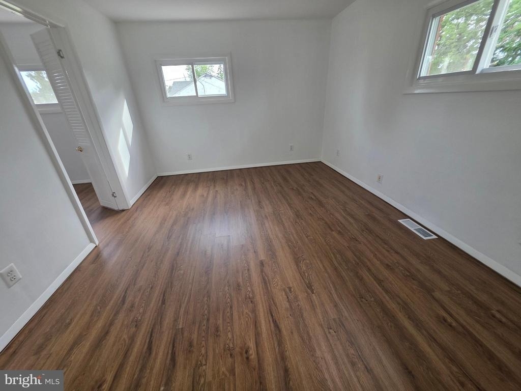 513 W Butler Avenue - Photo 1
