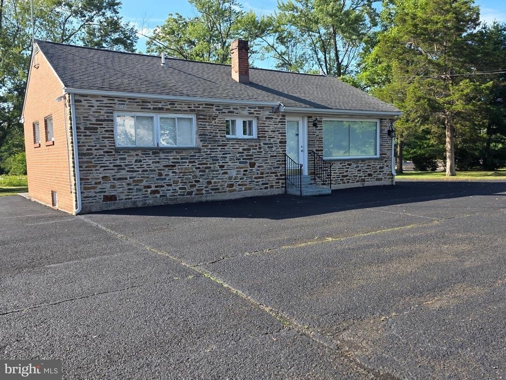 513 W Butler Avenue - Photo 10