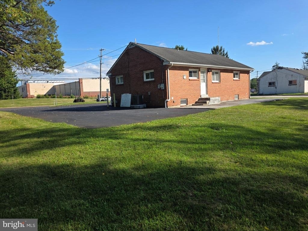 513 W Butler Avenue - Photo 11