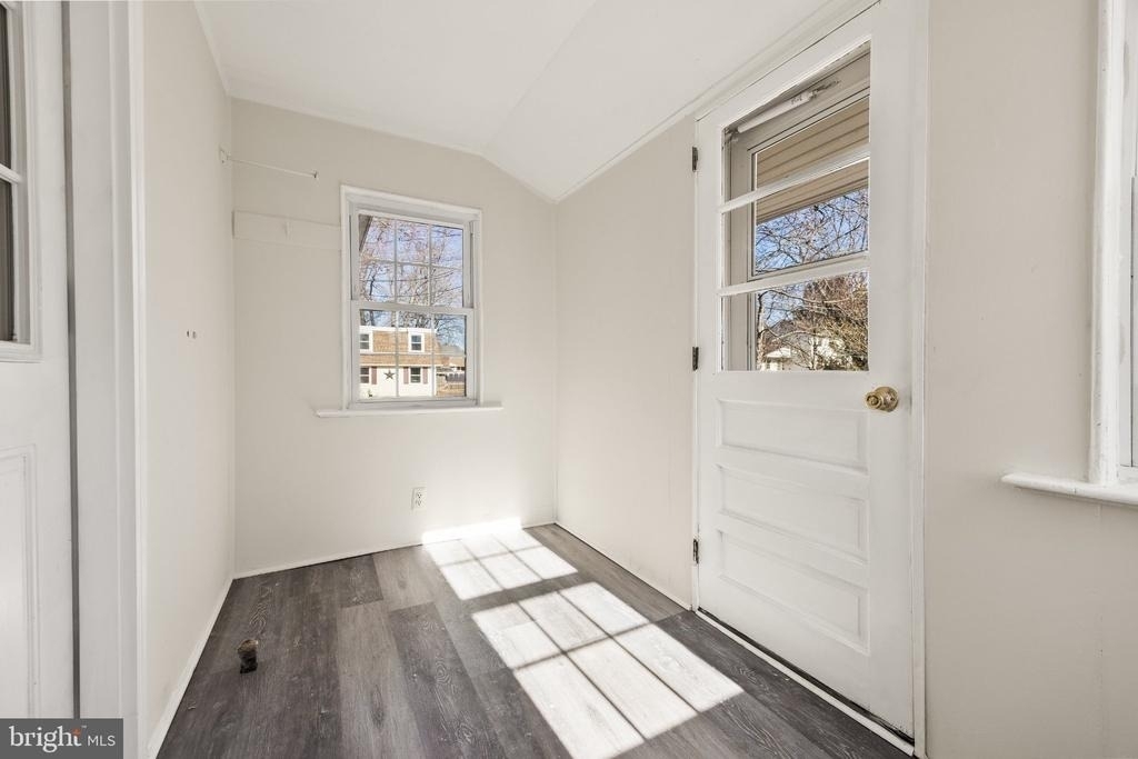 311 Railroad Boulevard - Photo 8