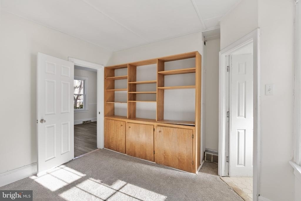 311 Railroad Boulevard - Photo 7