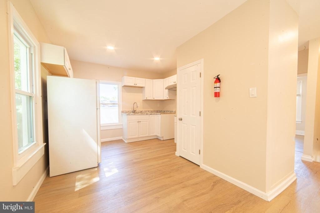 730 E Montrose Street - Photo 4