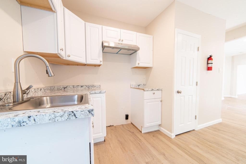 730 E Montrose Street - Photo 7
