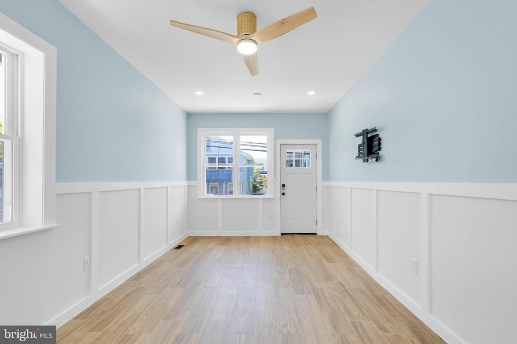 119 N Cambridge Avenue - Photo 1