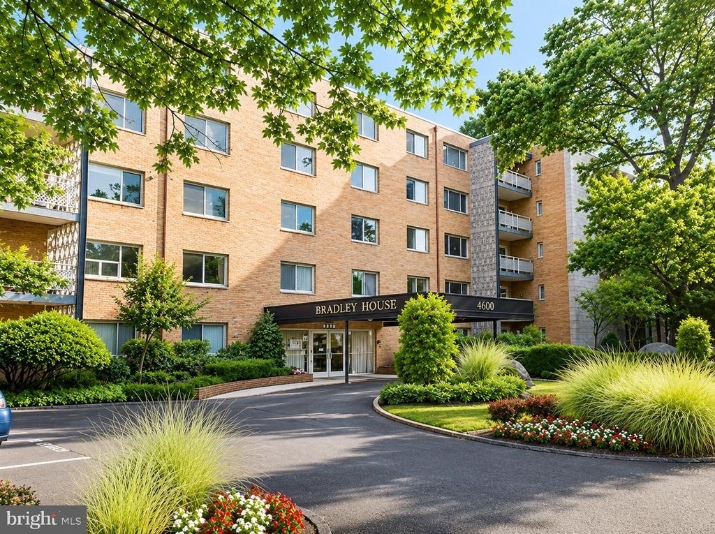 4800 Chevy Chase Drive - Photo 11