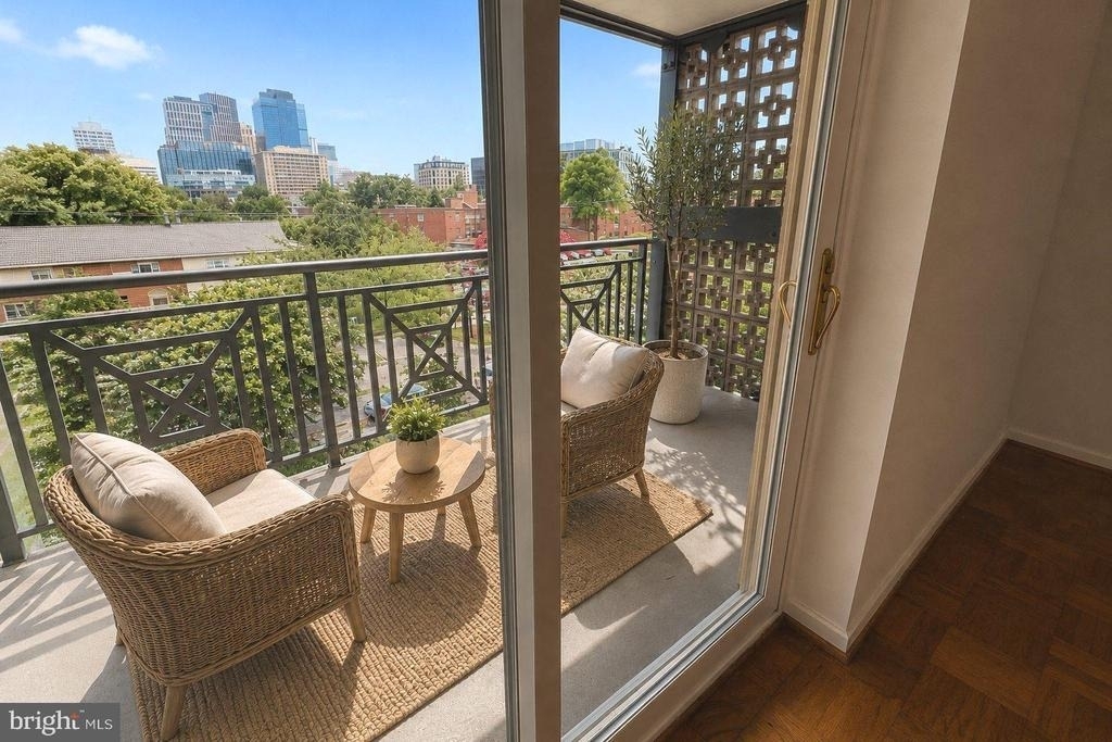 4800 Chevy Chase Drive - Photo 17
