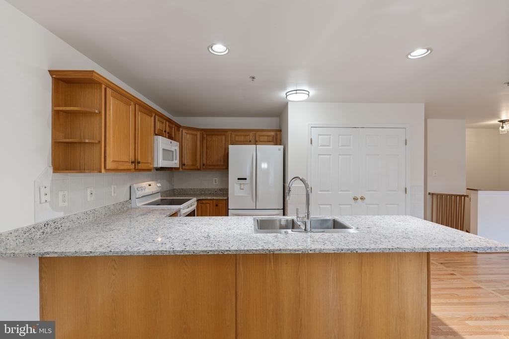 211 Westlake Boulevard - Photo 3