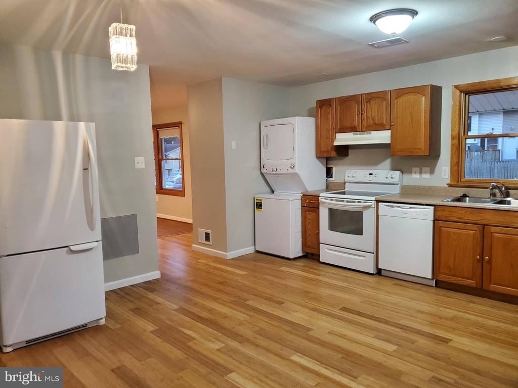 1321 Greyswood Road - Photo 6